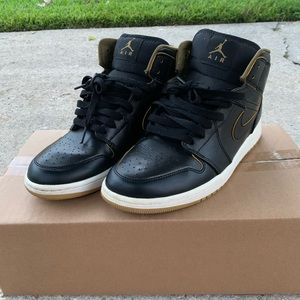 men’s jordan 1 metro mid black metallic gold